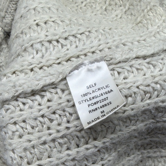 Saints & Hearts Cozy Light Grey Button-Up Deep V Cropped Sweater size Medium - Picture 7 of 10